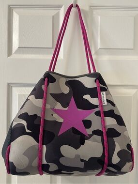 ah-dorned Camouflage Pink Star Tote Bag with Pouch